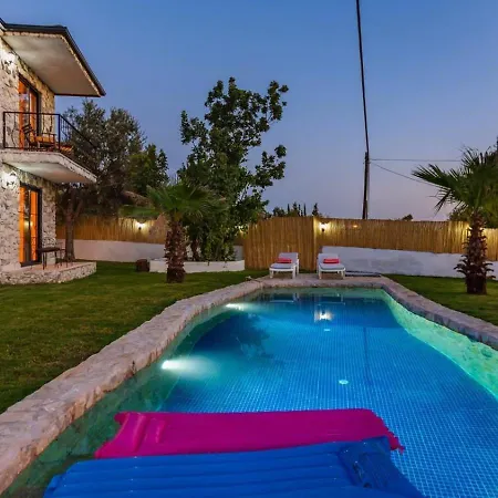 üzümlü 2 Bedroom Secluded With Private Pool Hot Tub Kalkan