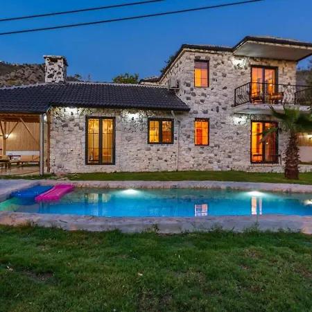 üzümlü 2 Bedroom Secluded With Private Pool Hot Tub *